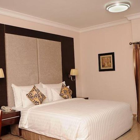 Ofas Chelsea Hotel Abuja Eksteriør bilde