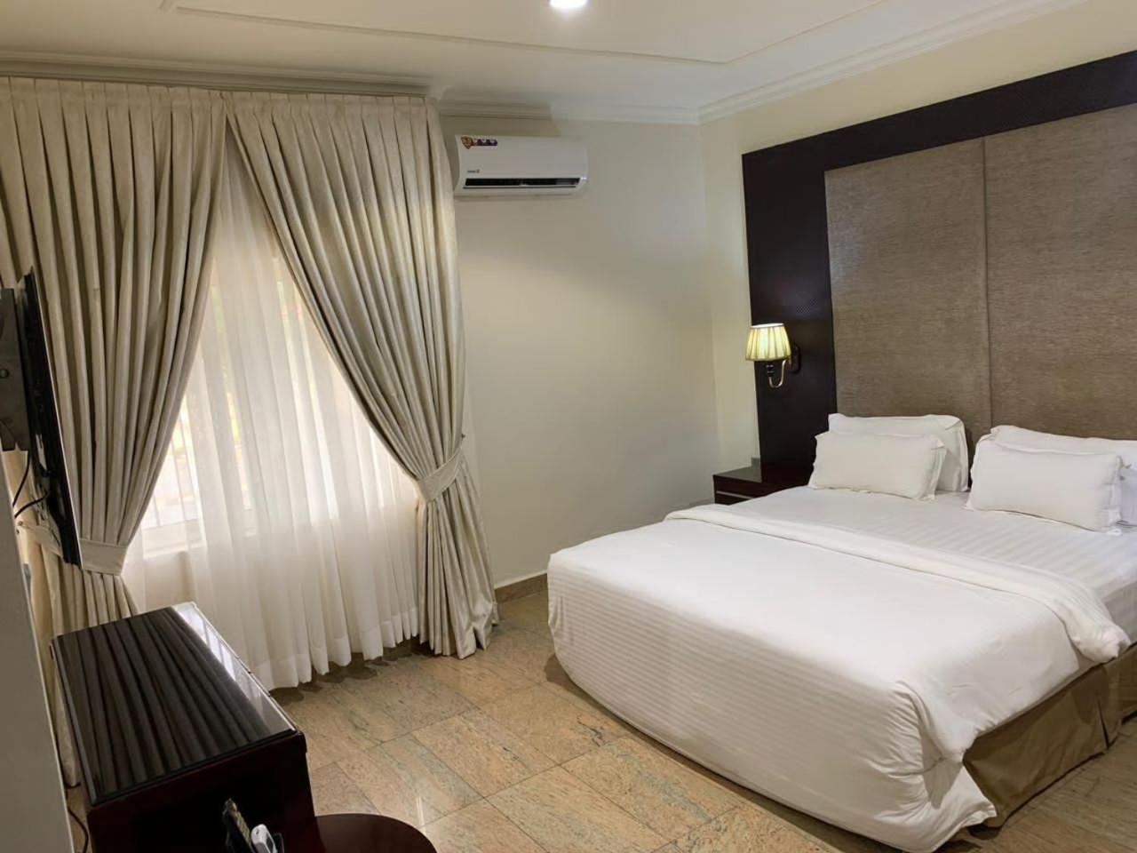 Ofas Chelsea Hotel Abuja Eksteriør bilde